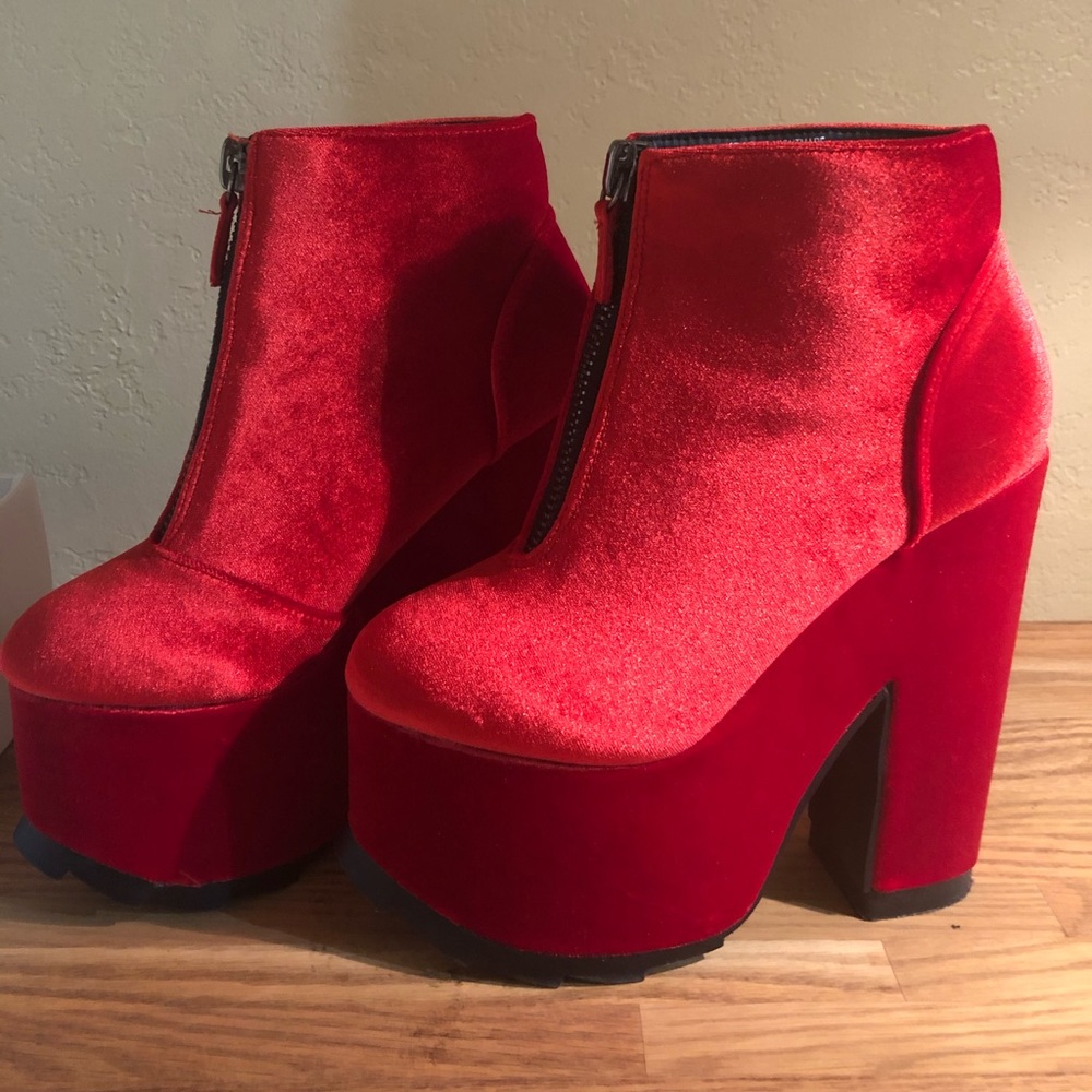 YRU Red Velvet Platform Ankle Boots